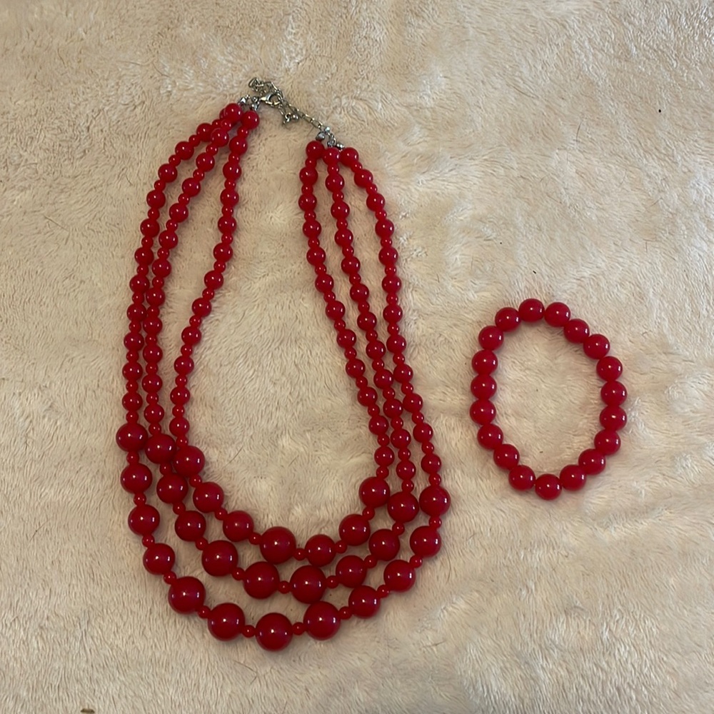 Necklace & bracelet